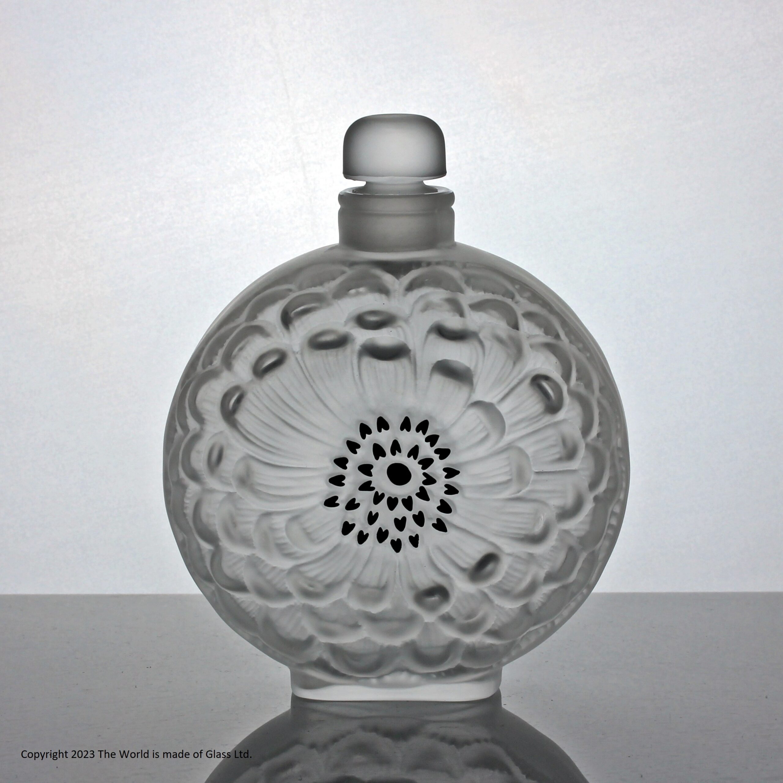 Lalique Dahlia scent bottle