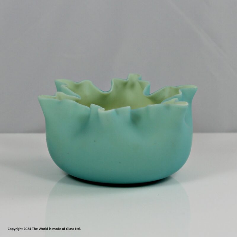 Victorian Webb small cased bowl with folded petal bowl rim
