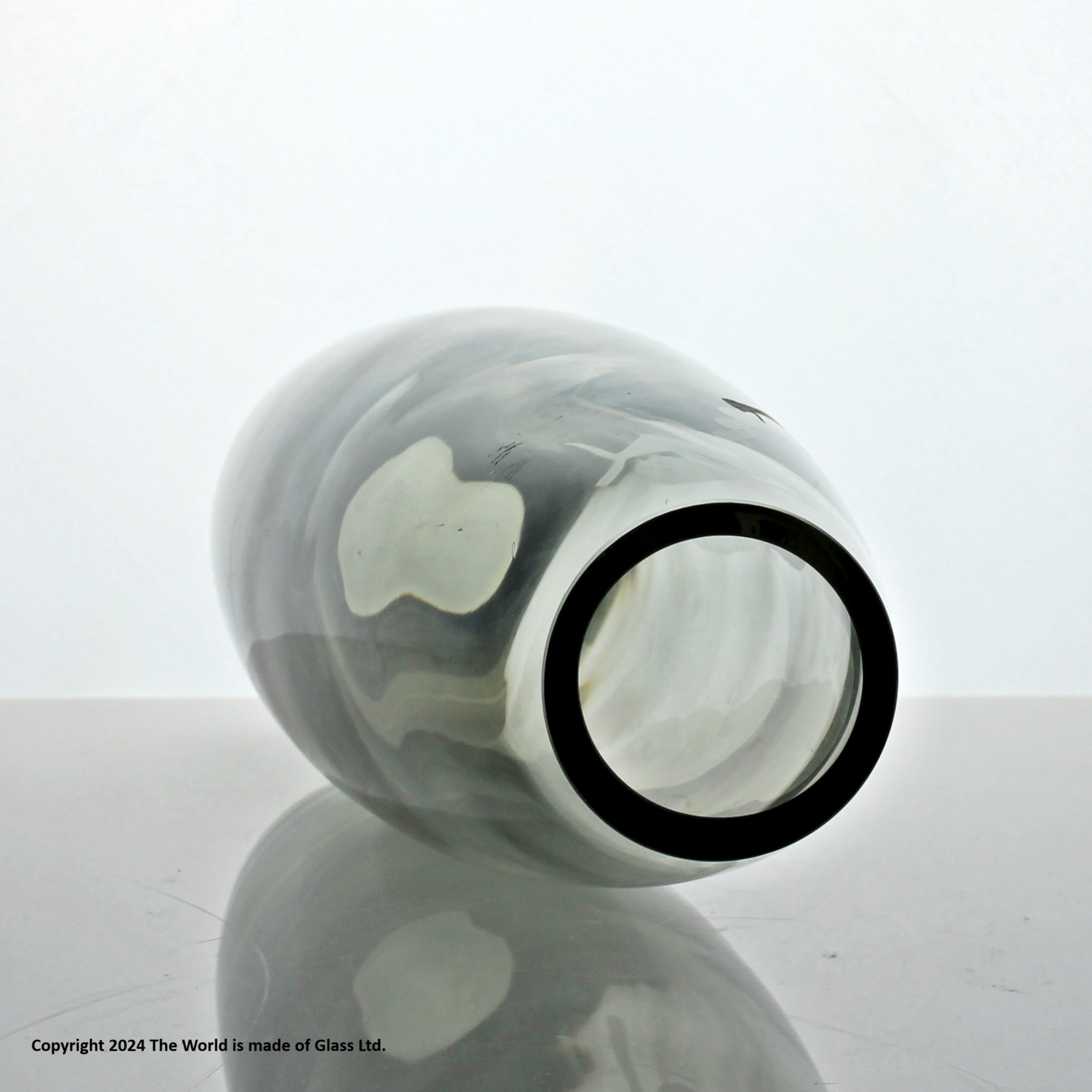 Per Lűtken for Holmegaard, engraved Hellas vase, Smoke – The World