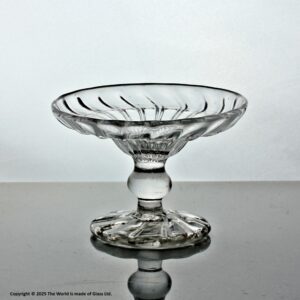 Georgian rib-moulded small sweetmeat glass or patch stand