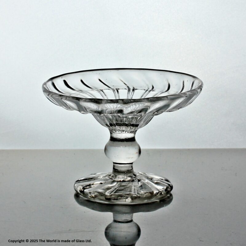 Georgian rib-moulded small sweetmeat glass or patch stand